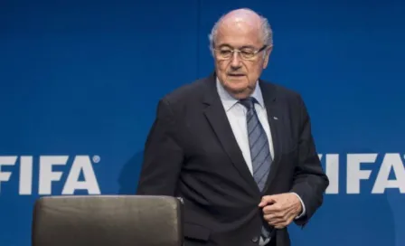 FBI investiga papel de Blatter en escándalo de sobornos