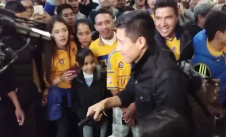 Osorio, tundido por afición de Tigres en aeropuerto 