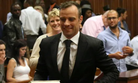 Juez concede libertad vigilada bajo fianza a Pistorius