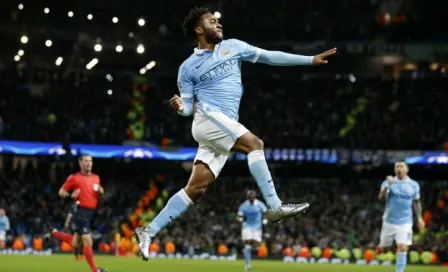 Sterling protagoniza remontada y el City avanza como líder 