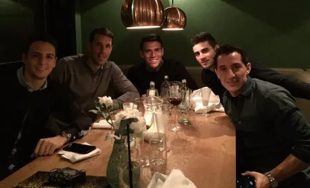 Guardado y Moreno, en cena navideña con Van Nistelrooy