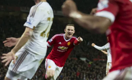 Manchester United gana y sale de mala racha