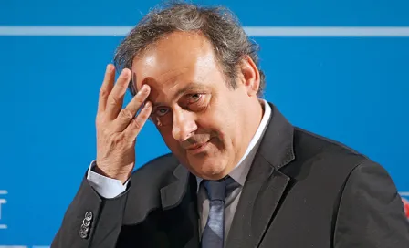 Platini retira su candidatura a presidencia de FIFA