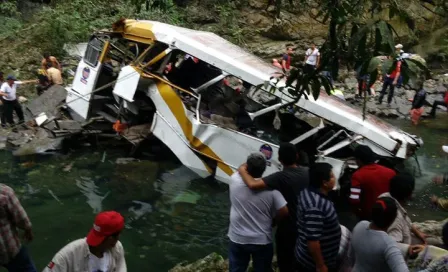 Al menos 18 muertos en accidente de autobús en Atoyac