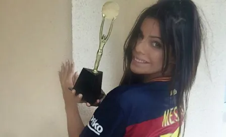 Miss Bumbum felicita a Messi con candente foto