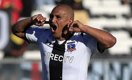 Chupete Suazo se retira del futbol 