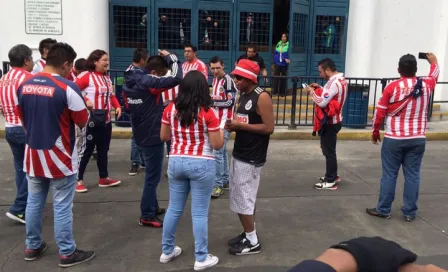 Chivas comienza invasión al Estadio Azul