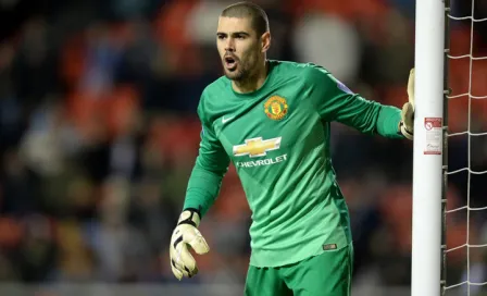 Valdés anuncia su salida del Manchester United