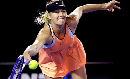 Sharapova supera dura prueba en tercera ronda de Australia