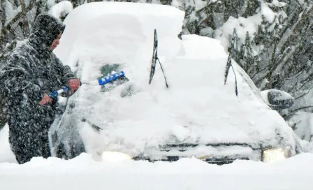 Fuertes nevadas provocan choques masivos de autos en EU