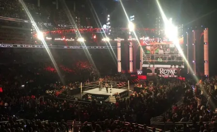 Aficionados se hacen notar en primer evento del año de WWE