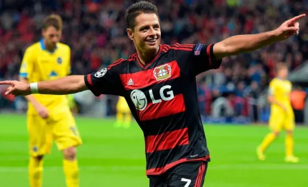 Chicharito dona playera para causa benéfica