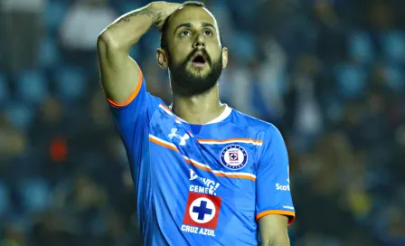 Cruz Azul no da una con Víctor Vázquez