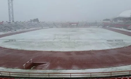 Nieve cubre por completo la cancha de Mineros