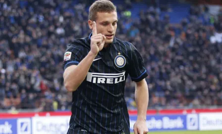 Nemanja Vidic anuncia su retiro del futbol