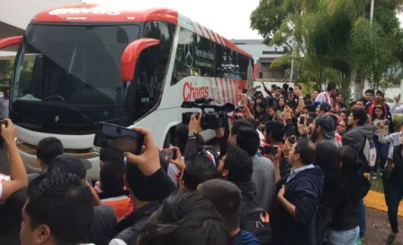 Chivas tiene caluroso recibimiento en Morelia