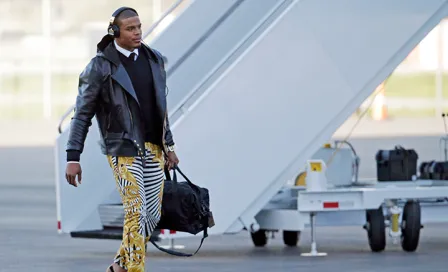 Exóticos pantalones Versace de Cam Newton, agotados