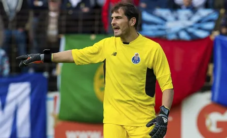 Iker Casillas bromea con su retiro en FIFA 16