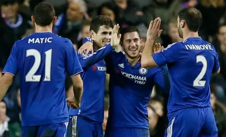 Chelsea y Manchester United se miden en duelo vital