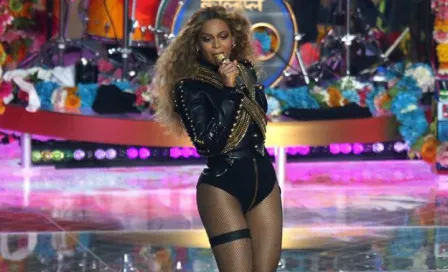 ¿Beyoncé casi se cae en el entretiempo del SB 50?