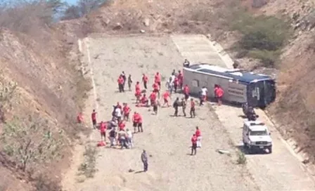 Autobús de Huracán se vuelca en Venezuela