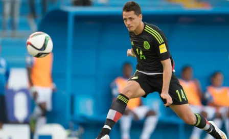 Chicharito no elegirá si va a JO, afirma representante