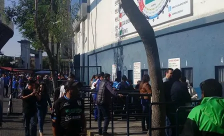 Aficionados de Cruz Azul y Gallos invaden el Azul