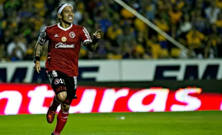 Con doblete de Dayro, Xolos sorprende al campeón