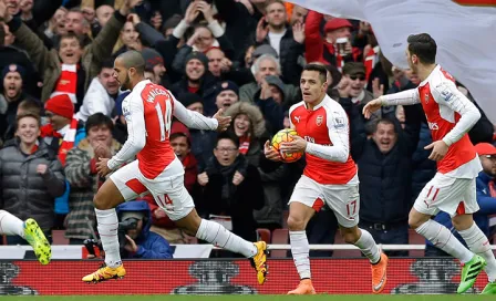 Arsenal vence a Leicester y aprieta la cima de la Premier