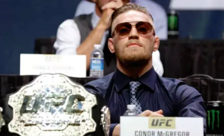 'Dos Anjos se rompió el pie y la vagina el mismo día': McGregor