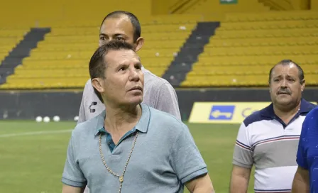 Julio César Chávez visita entrenamiento de Dorados