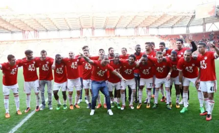 Alan Pulido anota y se corona con Olympiacos