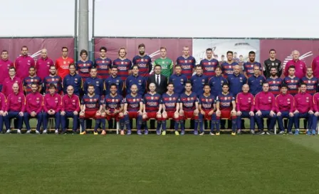 Plantilla del Barcelona se toma la fotografía oficial