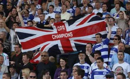 Aficionados ingleses pelean en pleno partido