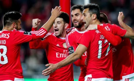 Jiménez y Benfica alcanzan el liderato en Portugal