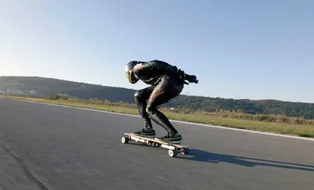 Rompen récord de velocidad en patineta eléctrica