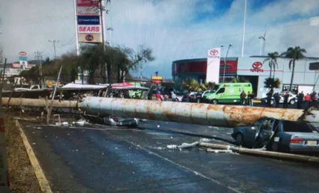 Caída de espectacular en Metepec deja cinco lesionados