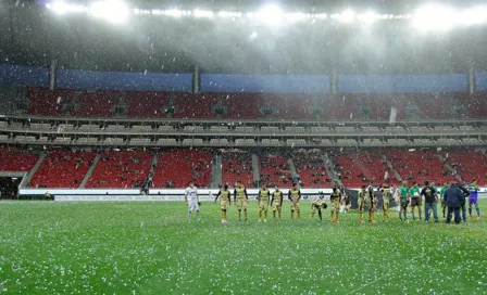 Chivas-Dorados se jugó en medio de tormenta