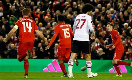 Liverpool gana primer 'round' al United en Europa League