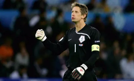 Van der Sar deja el retiro para jugar en Cuarta División