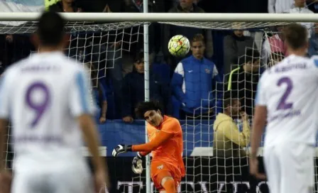 Memo Ochoa, elegido como el mejor jugador del partido