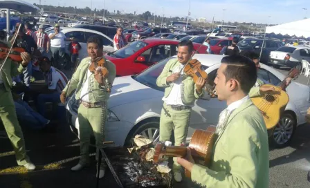 Clásico Nacional late a ritmo de Mariachi