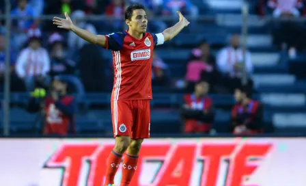 Omar Bravo vuelve a la titularidad con Chivas