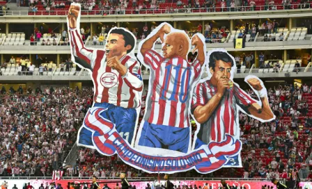 Chivas luce espectacular tifo de sus 'leyendas' en el Clásico