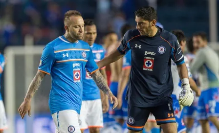 Penaltis arrebatan subliderato a Cruz Azul en C2016