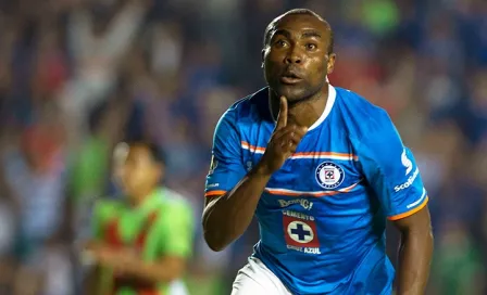 Guerron considera normal que afición de Cruz Azul le exija