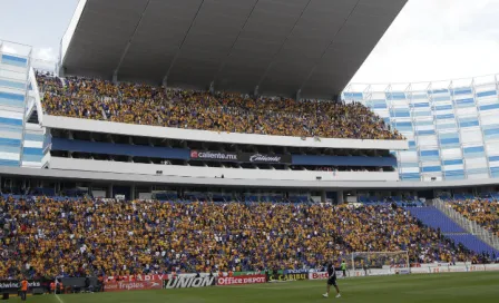 Afición de Tigres 'invade' el Estadio Cuauhtémoc