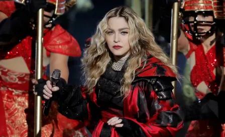 Madonna deja en topless a fan