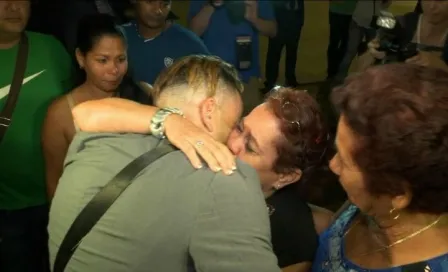 Pelotero cubano se reencuentra con su familia tras 3 años