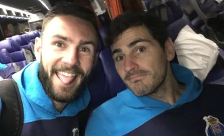 Piqué desconoce a Layún en Periscope con Casillas